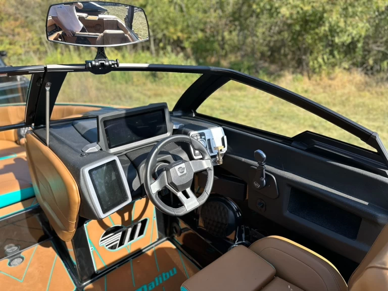 Uthyrning Motorbåt  Malibu med en båtlicens 