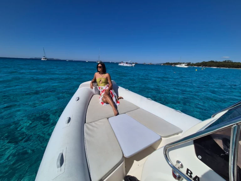 Uthyrning RIB Nautica Led med en båtlicens 