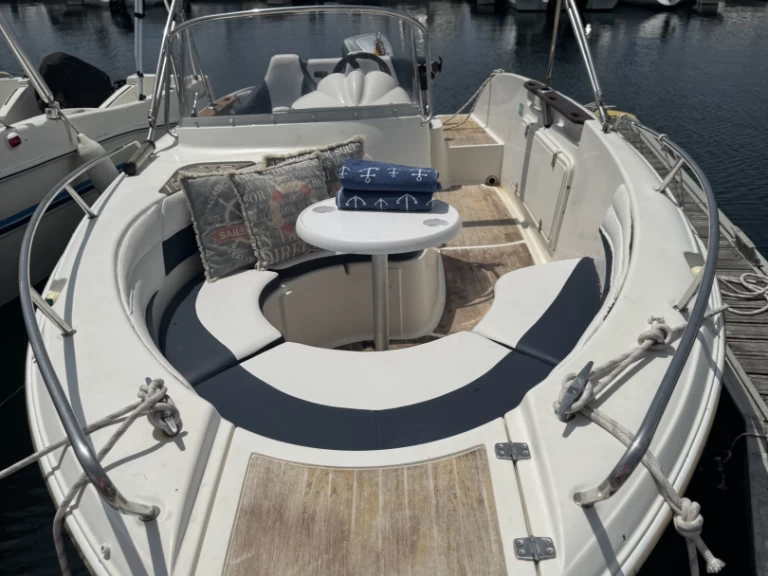 Quicksilver Quicksilver 600 Commander charter bareboat eller skeppad i Porto Deportivo Sanxenxo