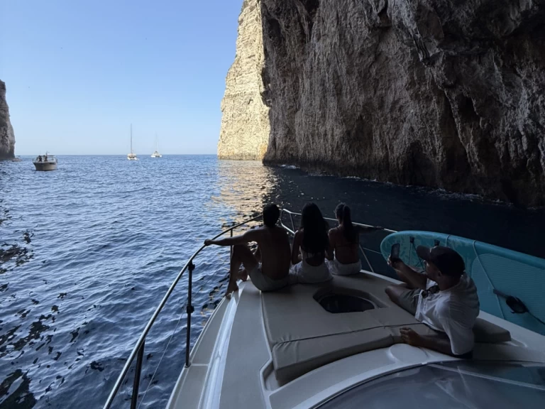 Hyr en Gobbi Gobbi 345 SC Benitses Marina 