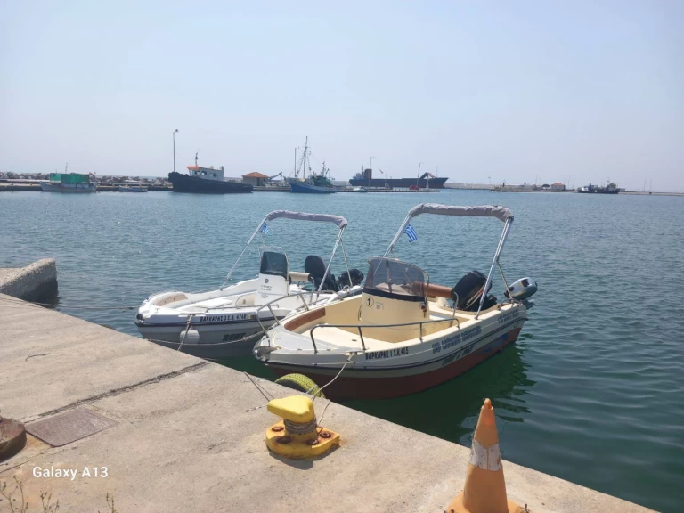 Hyr en Athrakiboats Macedonia 4.85 Néa Moudhaniá 