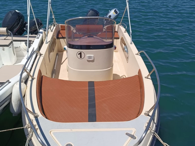 Athrakiboats Macedonia 4.85 charter bareboat eller skeppad i Néa Moudhaniá