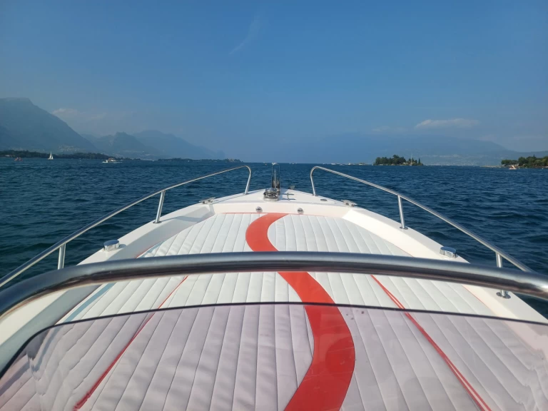 Venere Relax charter bareboat eller skeppad i Manerba del Garda