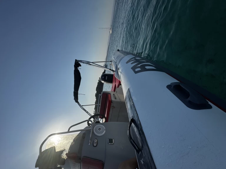Uthyrning RIB Bwa med en båtlicens 