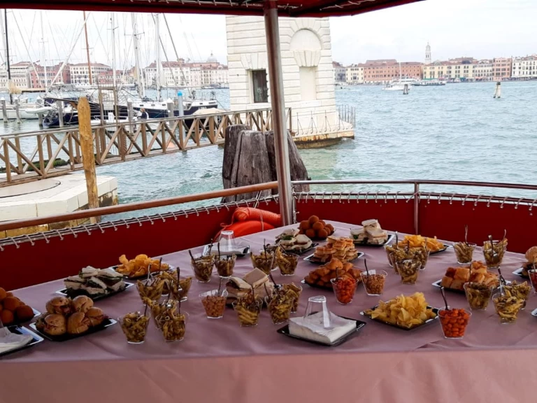 De Poli Classic Trawler charter bareboat eller skeppad i Venice