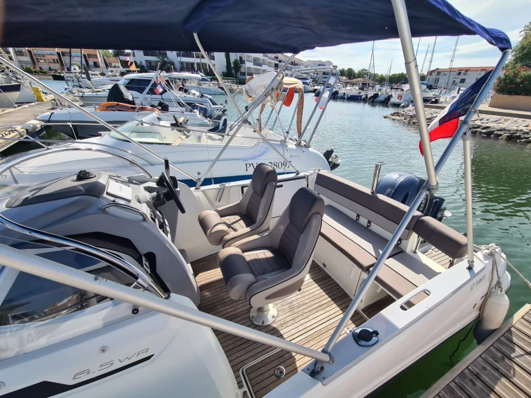 Uthyrning Motorbåt  Jeanneau med en båtlicens 