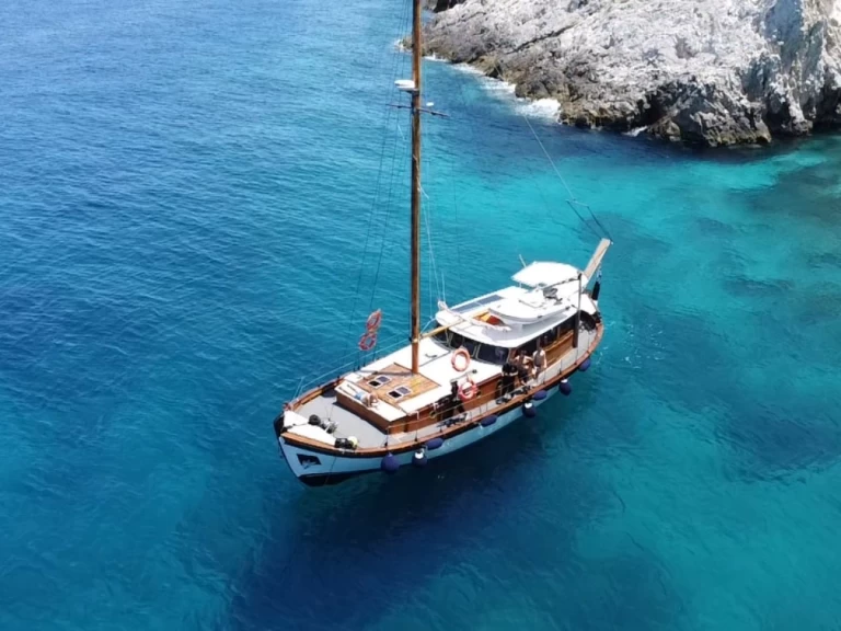 Uthyrning Segelbåt  Traditional med en båtlicens 