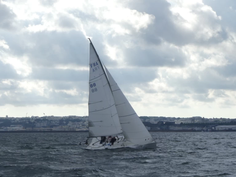 Hyr en Bénéteau Beneteau 25 Platu Brest 