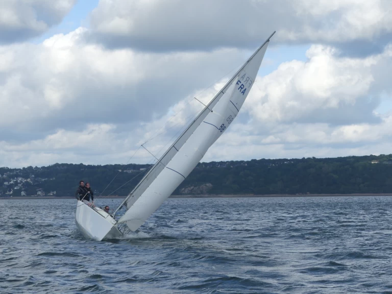 Uthyrning Segelbåt  Bénéteau med en båtlicens 