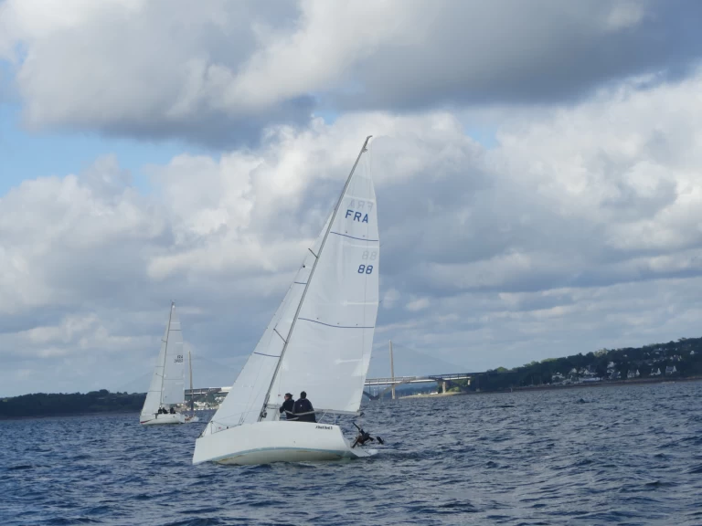 Segelbåt  för uthyrning Brest till det bästa priset 