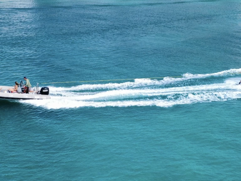 3D Tender Lux 550 charter bareboat eller skeppad i Sankt Martin