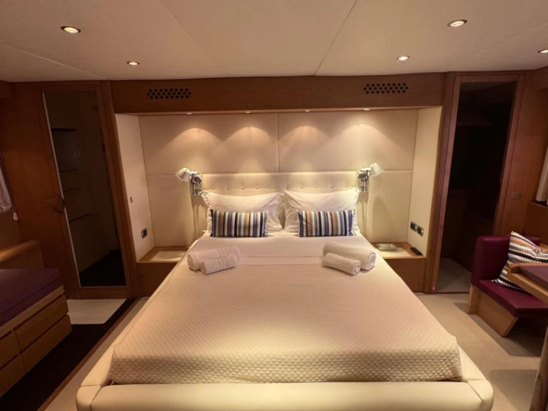 Uthyrning Lyx yacht Aicon med en båtlicens 