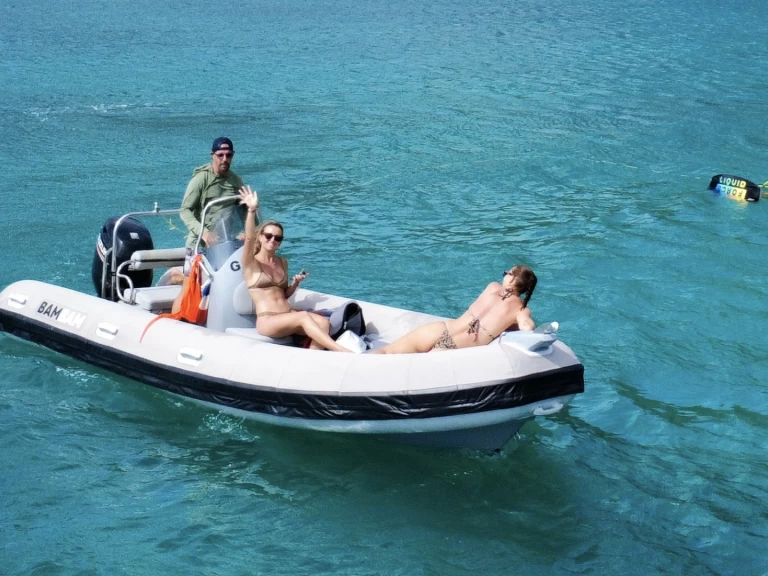 3D Tender Lux 550 charter bareboat eller skeppad i Sankt Martin