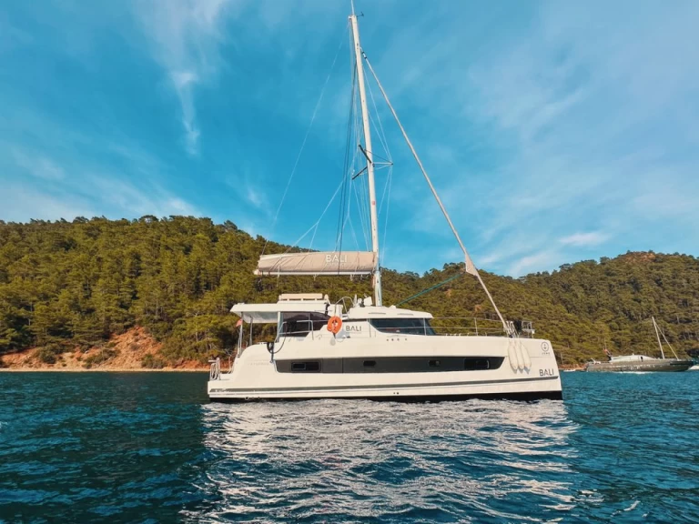 Yacht charter Gocek billig Bali Catspace Voile