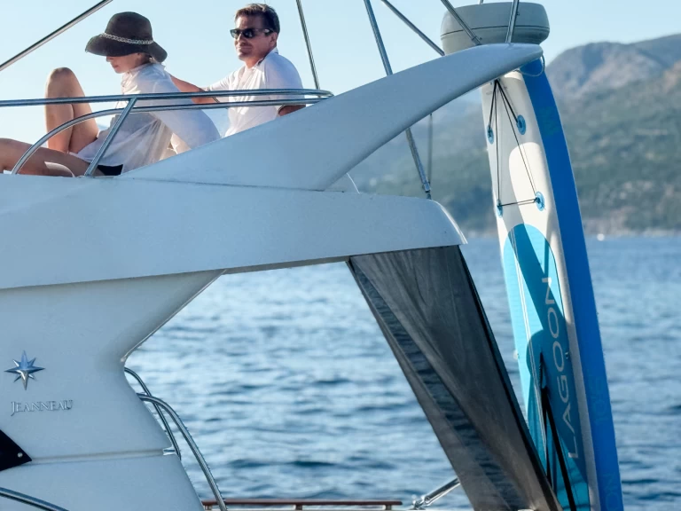 Hyr en Jeanneau Prestige 36 Fly Dubrovnik 