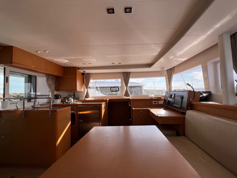 Yacht charter Sant Antoni de Portmany billig Lagoon 450 F