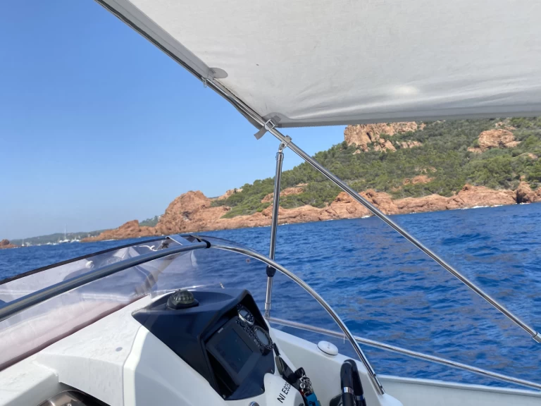 Bénéteau Flyer 650 Sun Deck charter bareboat eller skeppad i Mandelieu-la-Napoule