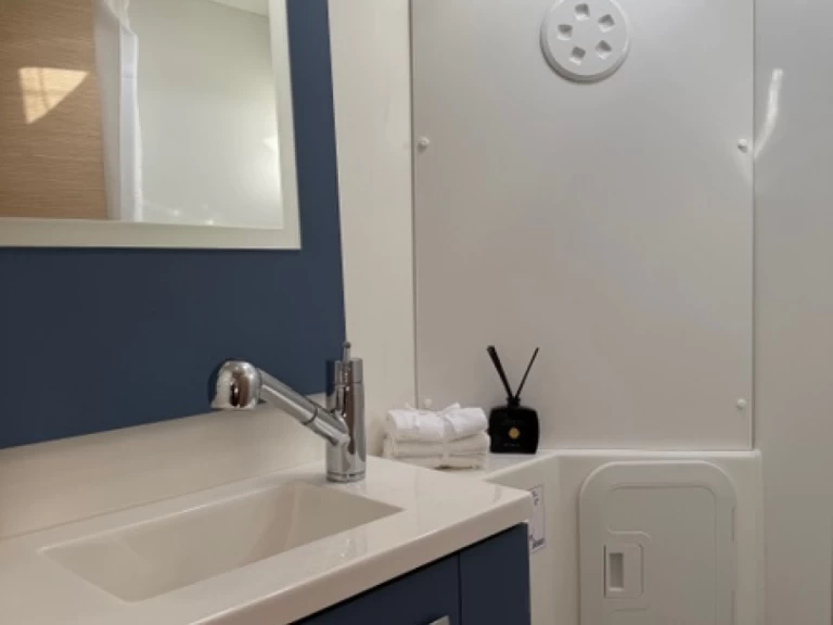 Uthyrning Katamaran  Fountaine Pajot med en båtlicens 