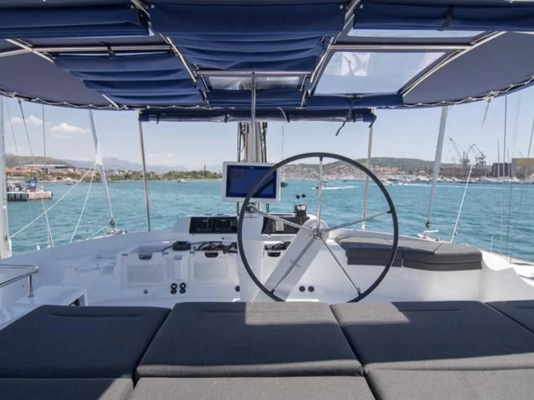 Yacht charter Sant Antoni de Portmany billig Lagoon 52 F