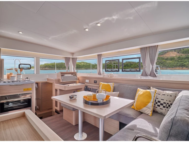 Lagoon Lagoon 40 charter bareboat eller skeppad i Sant Antoni de Portmany