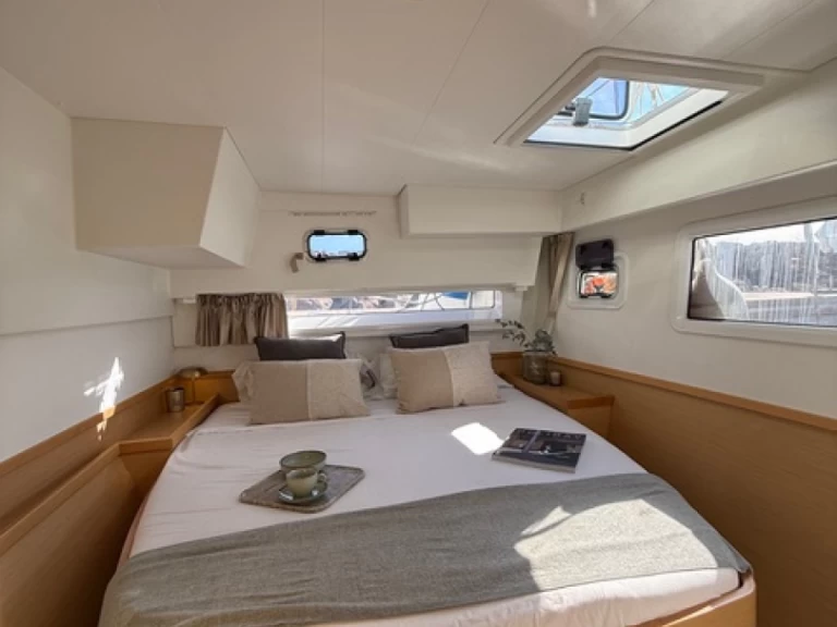 Lagoon Lagoon 42 charter bareboat eller skeppad i Sant Antoni de Portmany