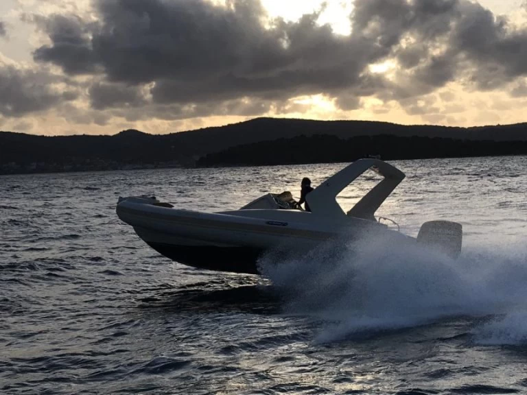 Uthyrning RIB Solemar med en båtlicens 