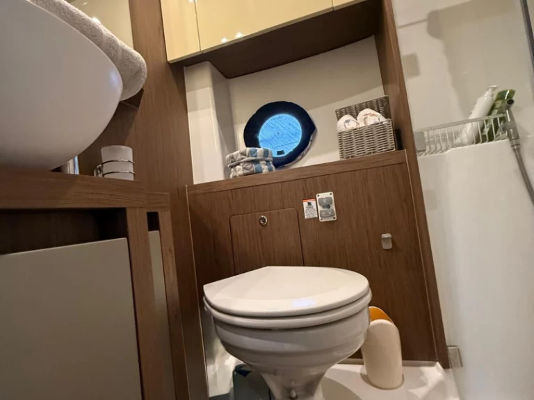 Uthyrning Motorbåt  Bénéteau med en båtlicens 