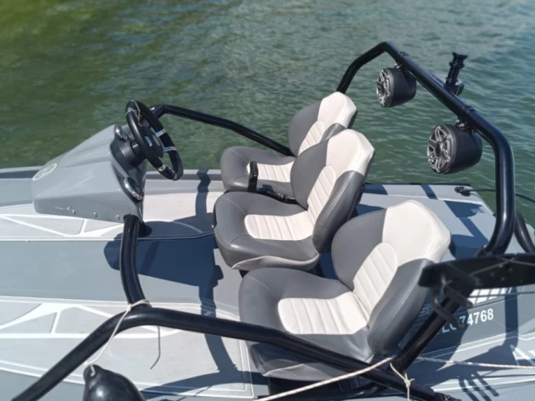 AWASH sport charter bareboat eller skeppad i Aix-les-Bains