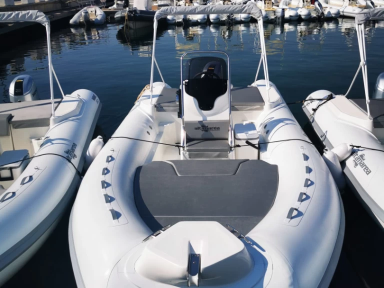 Altamarea Wave 20 charter bareboat eller skeppad i Palermo