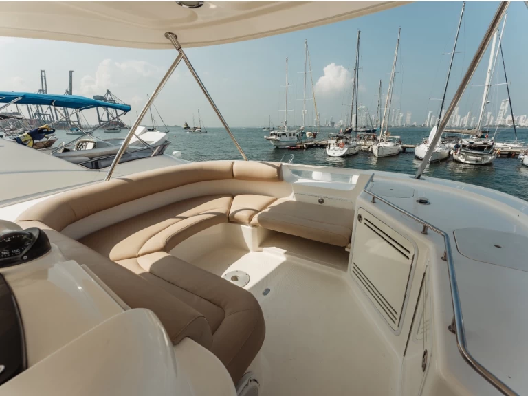 Sea Ray 58 charter bareboat eller skeppad i Cartagena