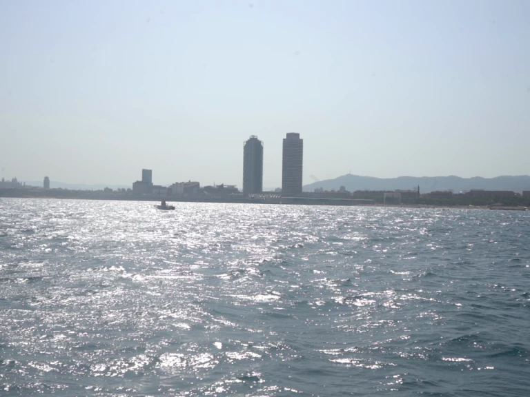 Uthyrning Segelbåt  Dresport S.A med en båtlicens 