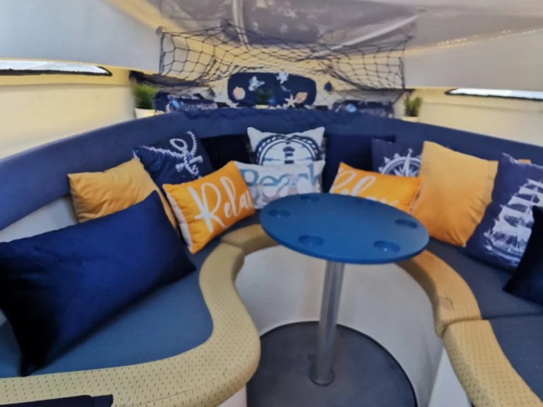 Uthyrning Motorbåt  Rio med en båtlicens 