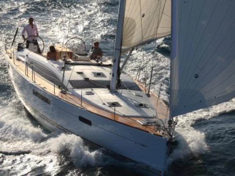 Uthyrning Segelbåt  Jeanneau med en båtlicens 