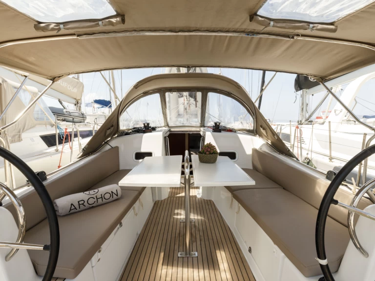 Jeanneau Sun Odyssey 380 charter bareboat eller skeppad i Kos 