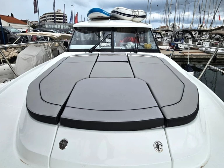 Hyr en Jeanneau Merry Fisher 1095 Biograd Na Moru 