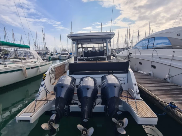 Jeanneau Cap Camarat 12.50 charter bareboat eller skeppad i Les Sables-d'Olonne