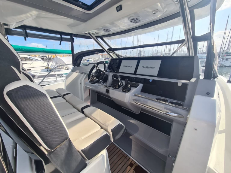 Hyr en Jeanneau Cap Camarat 12.50 Les Sables-d'Olonne 