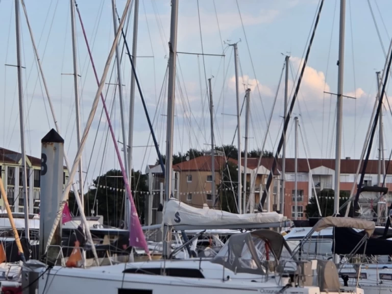 Båtuthyrning Bénéteau Oceanis 30.1 i Les Sables-d'Olonne på Samboat 