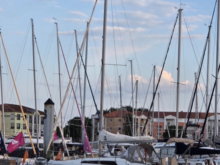 Uthyrning Segelbåt  Bénéteau med en båtlicens 