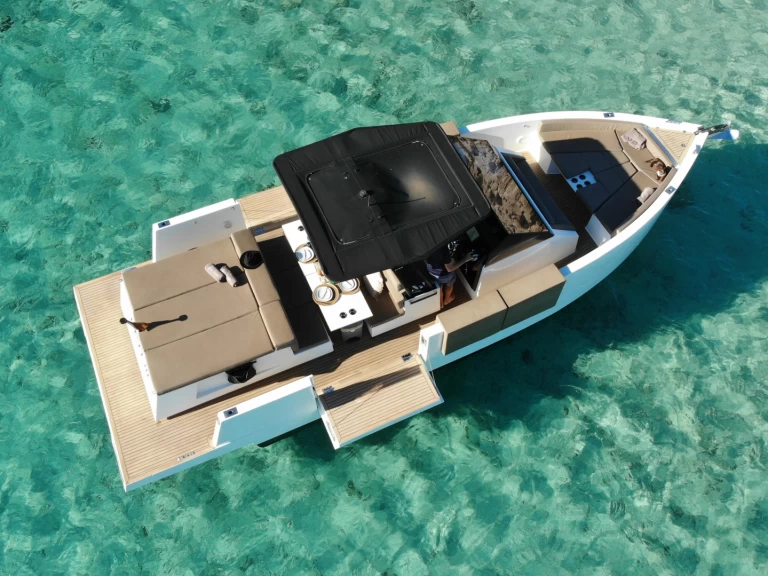 Uthyrning Motorbåt  De Antonio med en båtlicens 