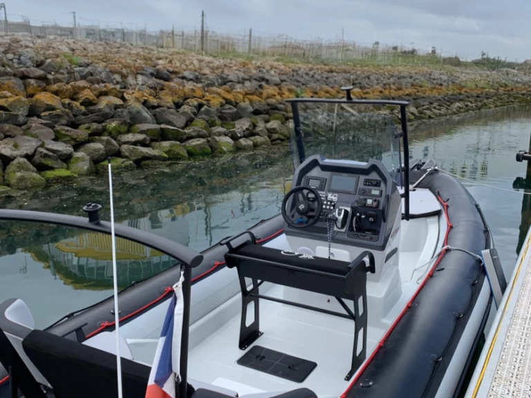 Yacht charter Les Sables-d'Olonne billig Open 7