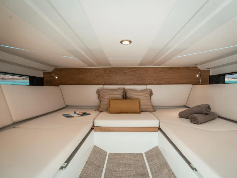 Yacht charter Ibiza Town billig d36