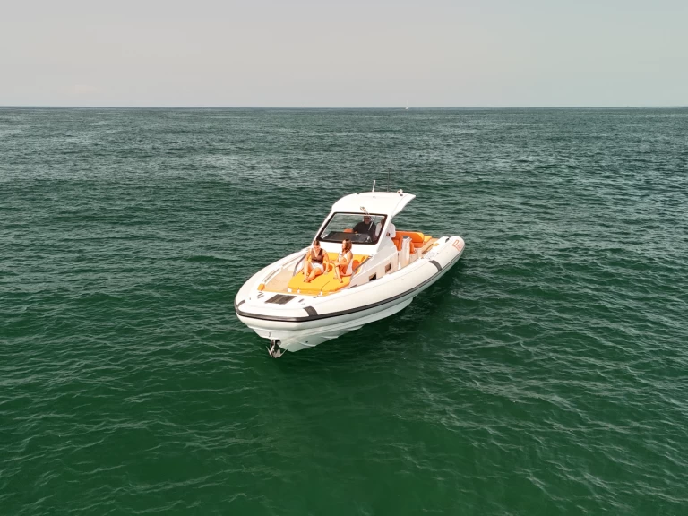 Hyr en Pirelli 42 EFB Neapel 