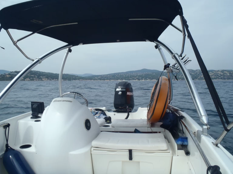 Boston Whaler Boston Whaler 170 super sport charter bareboat eller skeppad i Sainte-Maxime