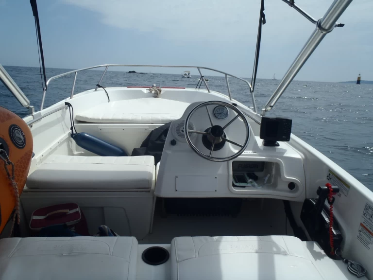 Hyr en Boston Whaler Boston Whaler 170 super sport Sainte-Maxime 