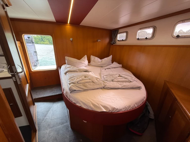 Uthyrning Kanalbåt Pedro med en båtlicens 