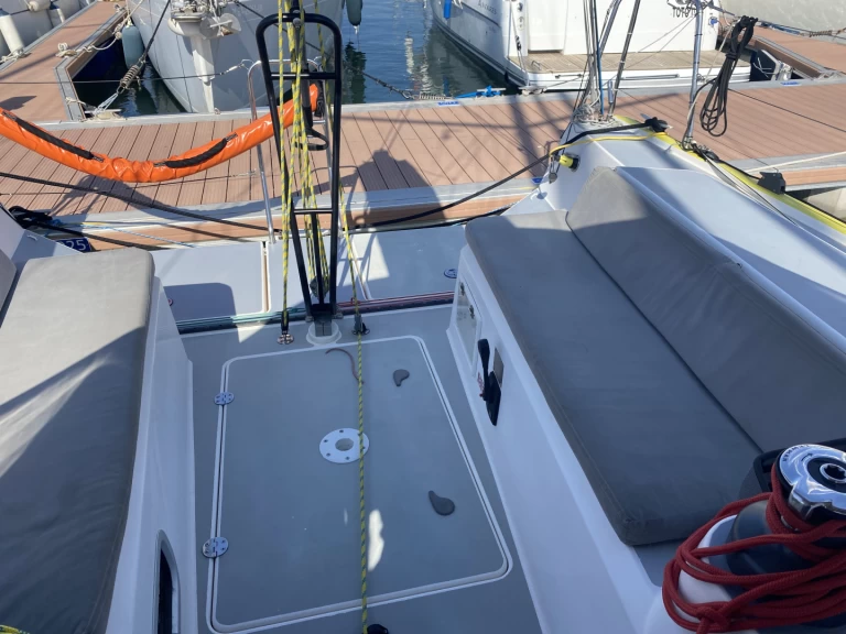 RM RM 1060 charter bareboat eller skeppad i Port de Sitges Aiguadolç