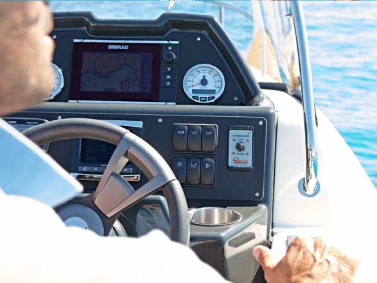 Uthyrning Motorbåt  Quicksilver med en båtlicens 