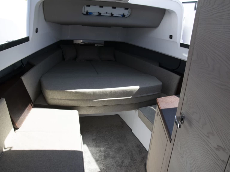 Yacht charter Donji Seget billig Axopar 45 Cross Top