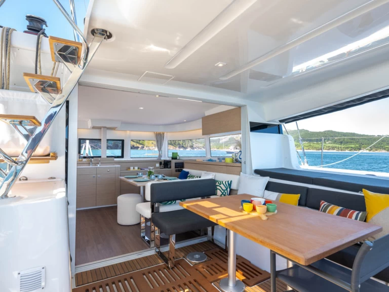 Lagoon Lagoon 43 charter bareboat eller skeppad i Road Town